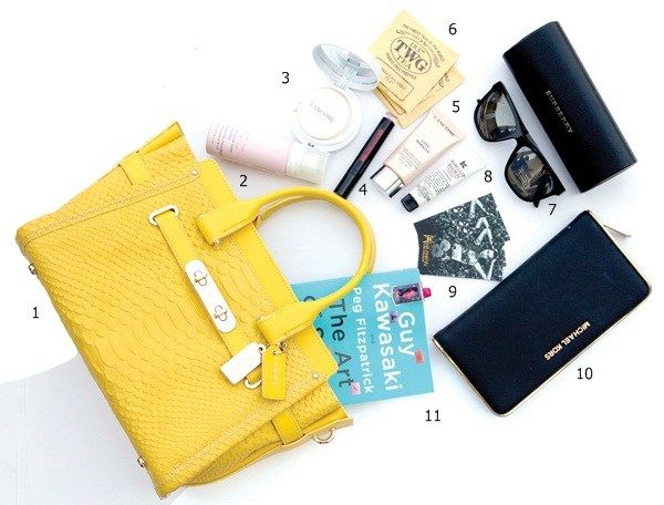 6 vật bất ly thân phái nữ nên có trong túi xách mùa dịch COVID-19