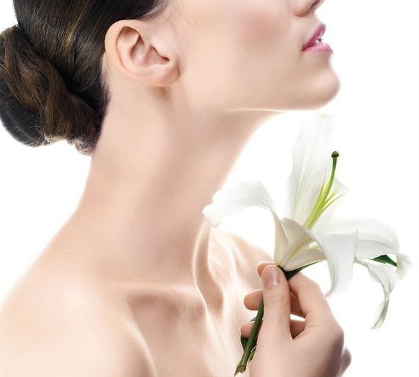 LÀM THẾ NÀO ĐỂ CÓ LÀN DA CỔ ĐẸP?