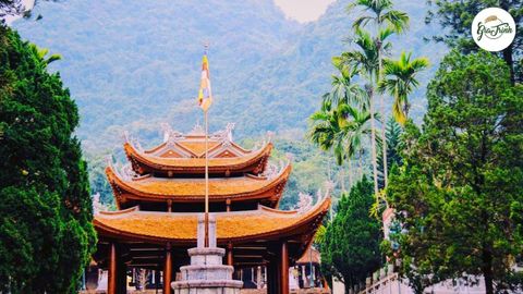Nên đi chùa Hương vào thời điểm nào và cần chuẩn bị những gì khi đi?