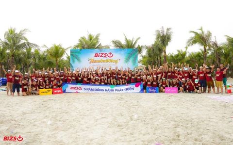 Bizs+ organizes Halong Bay tourism to show customer gratitude