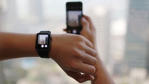 Thích thú với cách điều khiển camera và hẹn giờ chụp hình trên Apple Watch S6