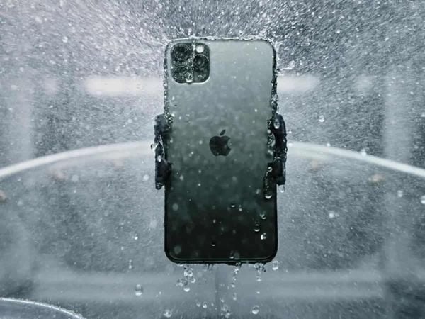Khả năng chống nước siêu hạng của iPhone 12/ 12 Pro/ 12 Pro Max