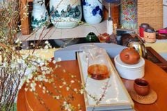 Tại sao không nên dùng nước sôi 100 độ C để pha trà xanh?