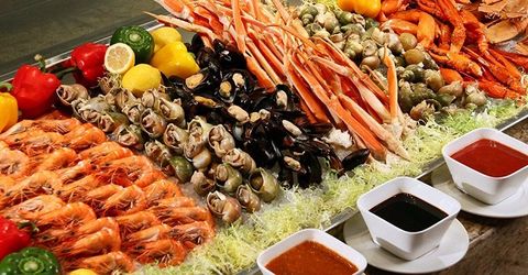 Kinh nghiệm khi đi ăn buffet hải sản không bị “lỗ”