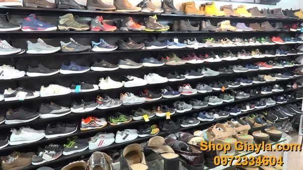 Địa điểm bán giày ngoại cỡ nam nữ uy tín nhất tại Hà Nội – Lạ Sneakers
