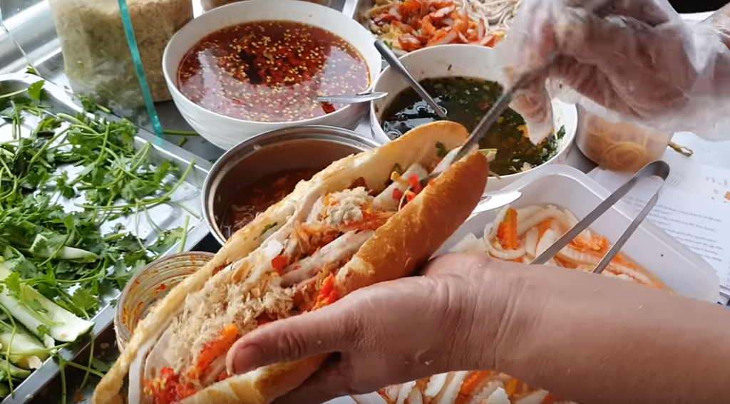 Food For Good #371: Bánh mì vùng cao 10k 1 ổ mà ngon giòn hết chỗ chê!