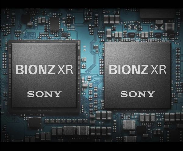 Cảm biến CMOS Exmor R APS-C 26MP & Bộ xử lý BIONZ XR