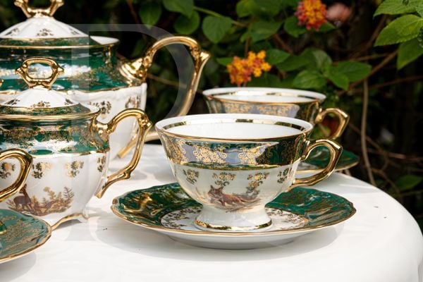 Cuối năm tặng quà gì? Gợi ý quà tặng bộ trà tiệp nhập khẩu chính hãng tại Hà Nội.