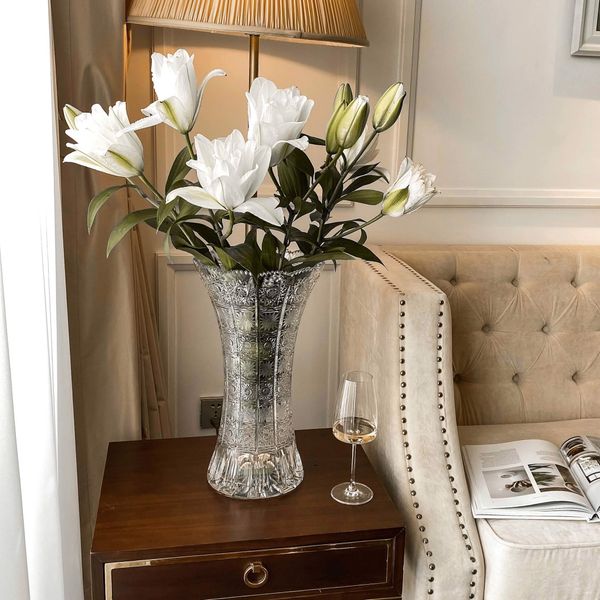 BÍ QUYẾT CHỌN BÌNH HOA PHA LÊ ĐỂ CĂN PHÒNG THÊM ẤN TƯỢNG