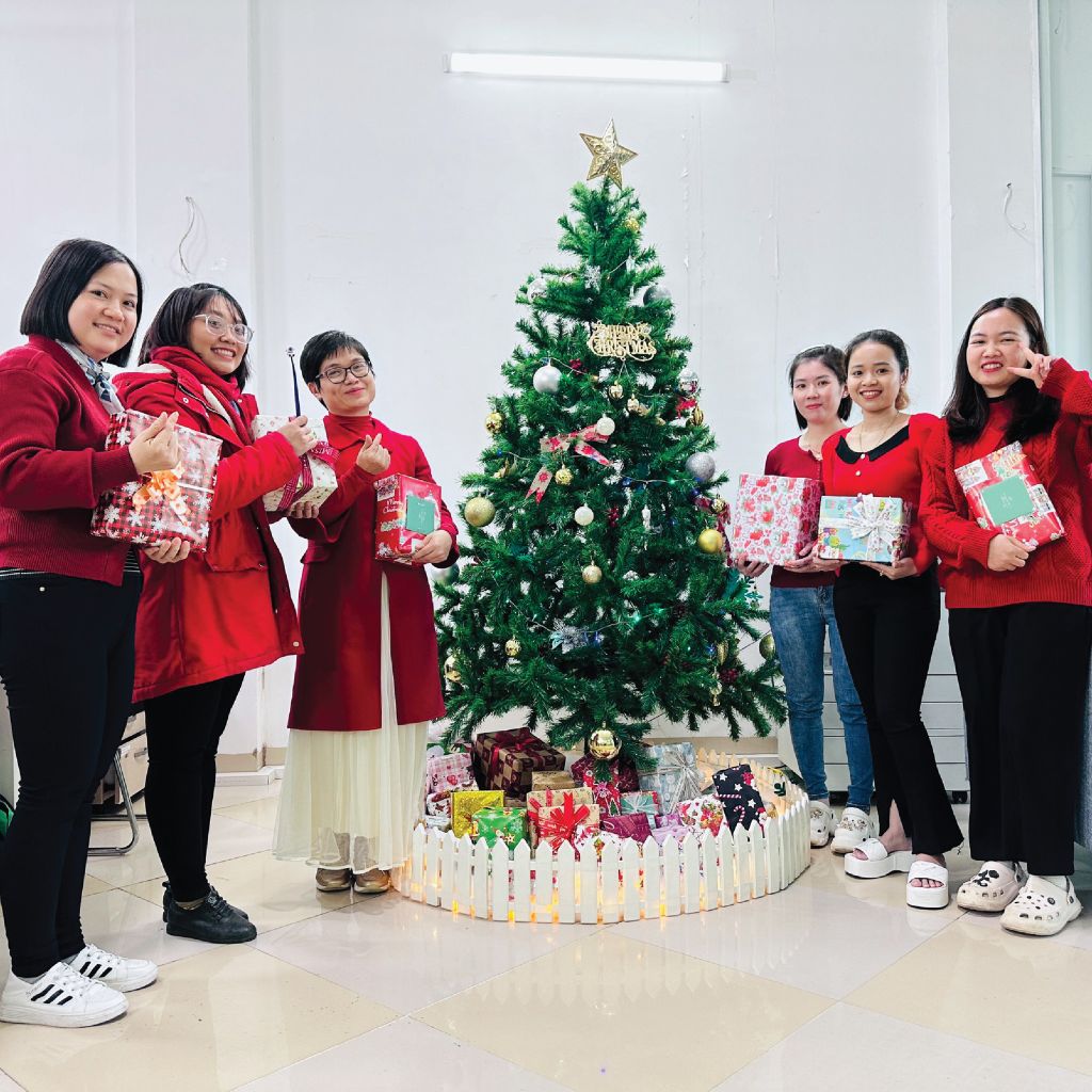 MERRY CHRISTMAS – CHÚC MỪNG GIÁNG SINH YÊU THƯƠNG
