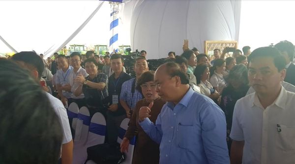 Thủ tướng Nguyễn Xuân Phúc tới dự lễ khởi công trang trại bò sữa của Tập đoàn TH.