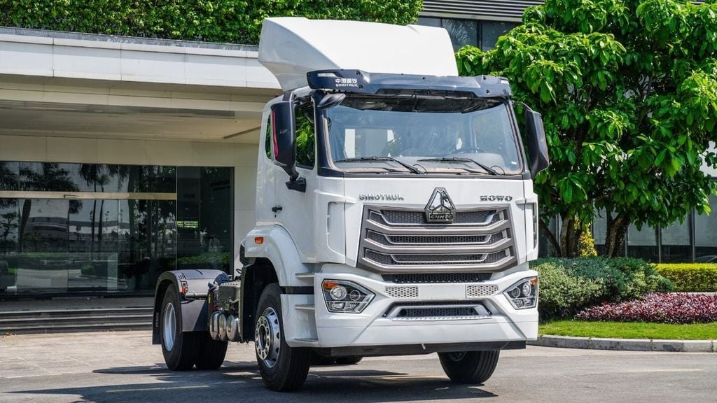 Ngoại thấy đầu kéo Howo NX