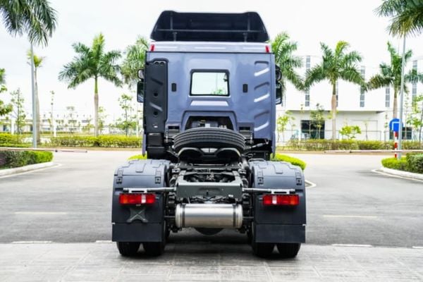 Ngoại Thất Xe Đầu Kéo Howo Max 6x4 Nóc Thấp
