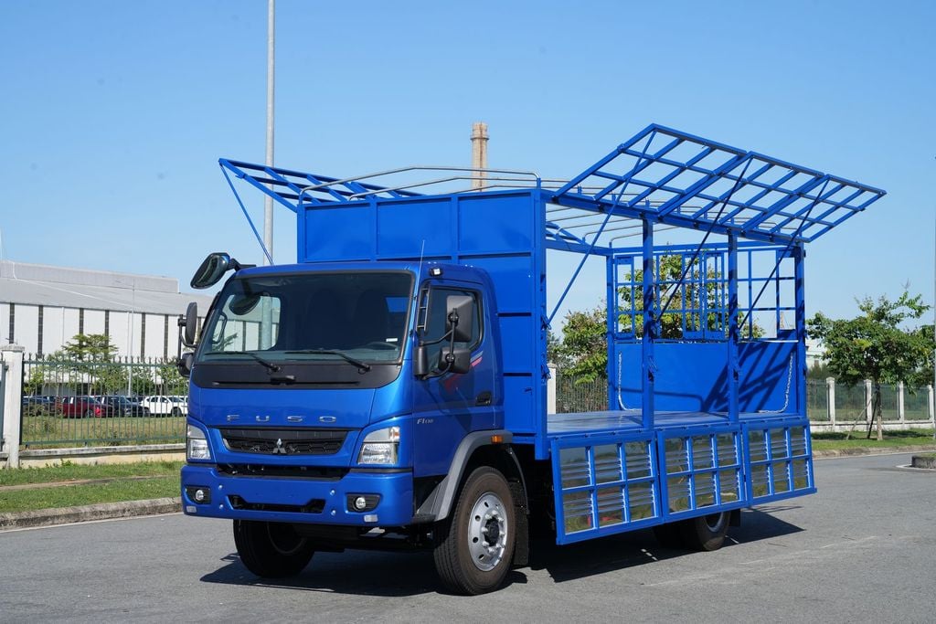 Giá xe tải Fuso 8 tấn FI170L thùng mui bạt