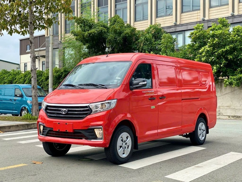 xe tải Van Thaco TF480V 2S màu đỏ