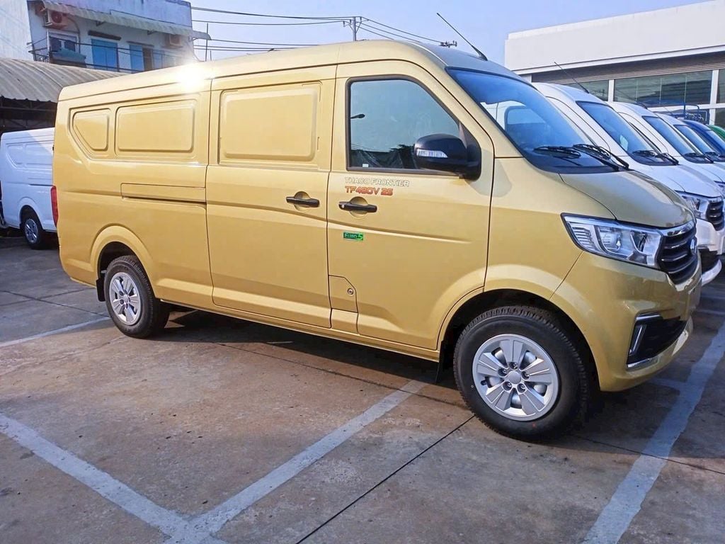 xe tải van thaco Tf480 màu vàng gold