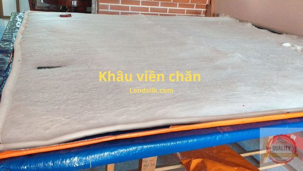 khâu chăn lụa tơ tằm