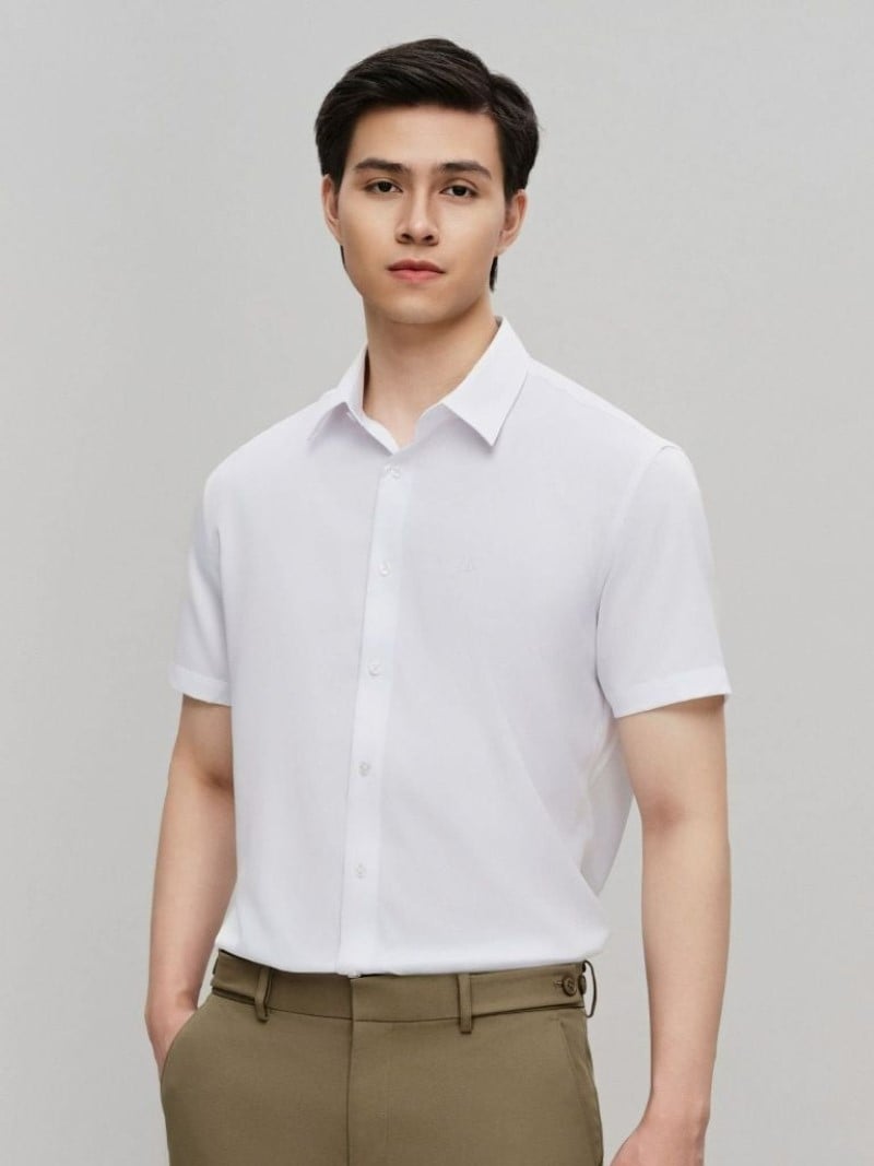 Áo Sơ Mi Nam Tay Ngắn Trơn Signature Form Slim