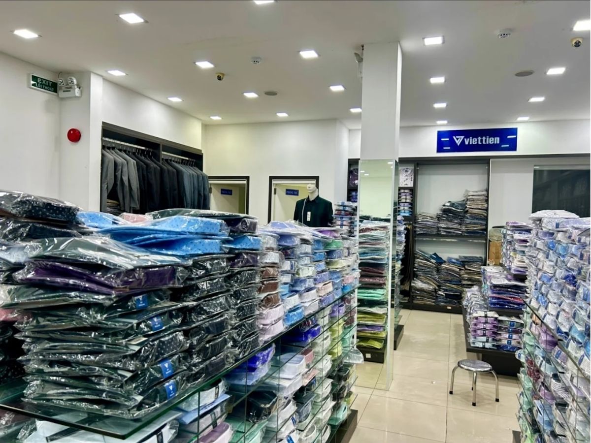 Cửa hàng đồ công sở quốc dân Việt Tiến