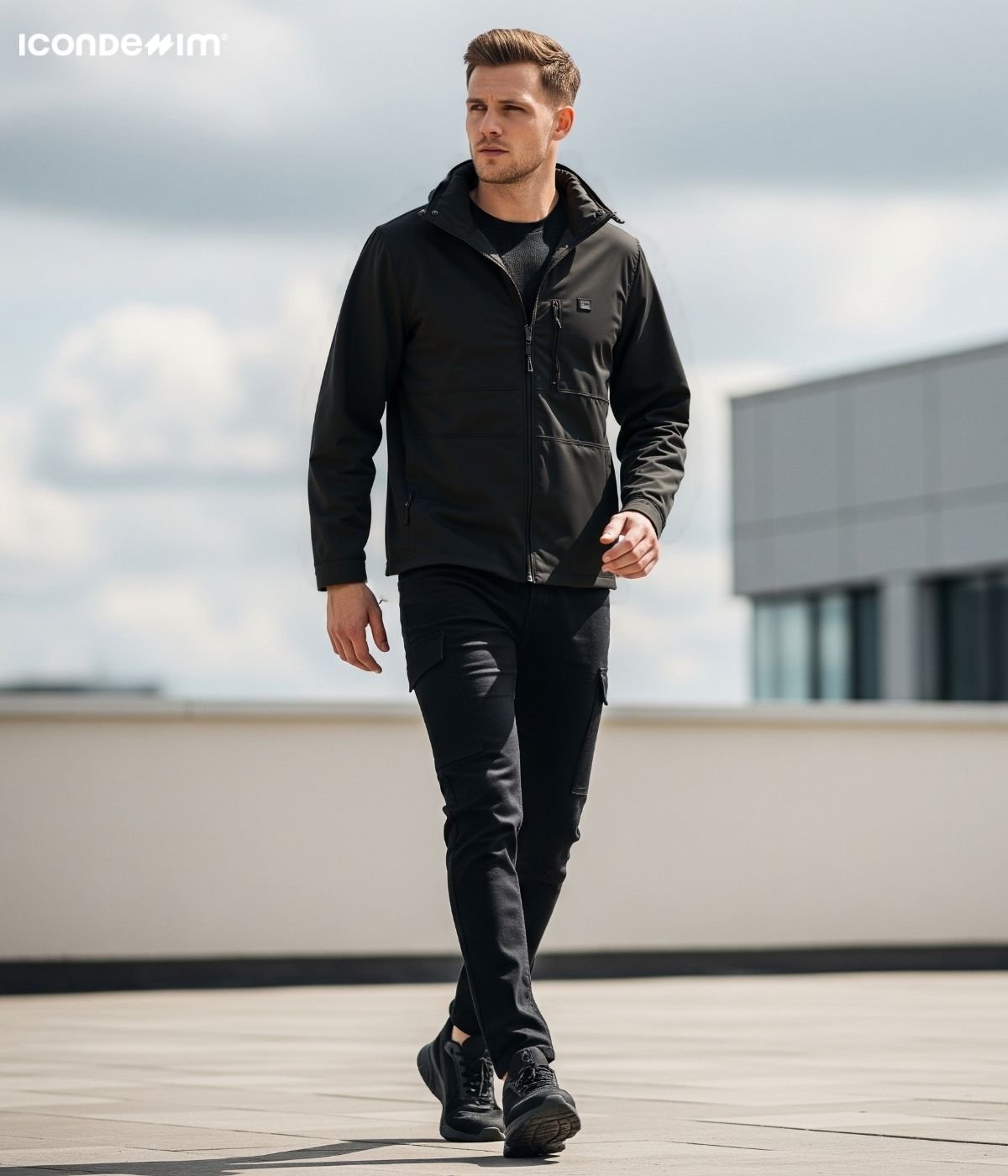 Trang phục màu đen chính là bí quyết mặc đồ tránh nắng của nhiều nam giới