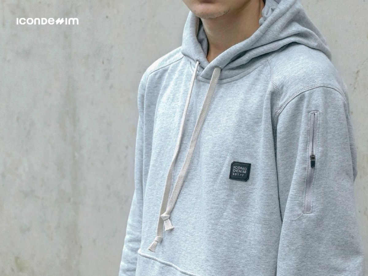 Áo hoodie được thiết kế form rộng, thoải mái