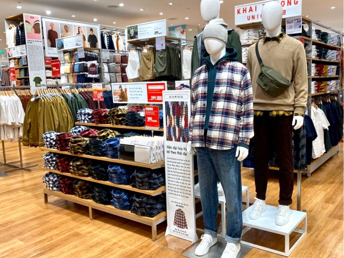 Uniqlo nổi tiếng với dòng áo chống nắng nam công nghệ UV Protection