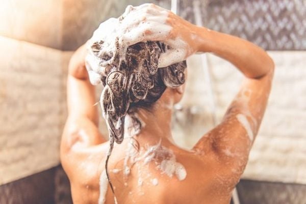 9 Cách đơn giản giúp bạn có mái tóc chắc khỏe