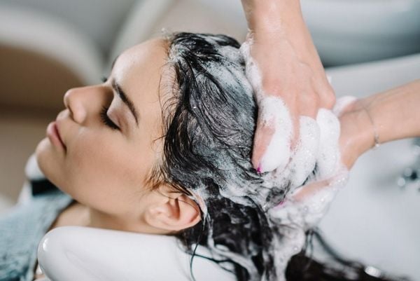 9 Cách đơn giản giúp bạn có mái tóc chắc khỏe