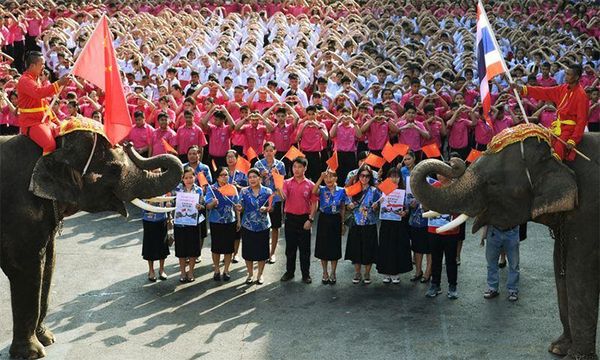 món quà đặc biệt vào ngày valentine của học sinh thái lan gửi đến Trung Quốc