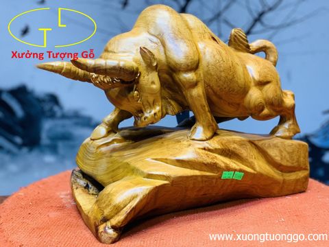 Bò tót gỗ hương trong phong thủy.