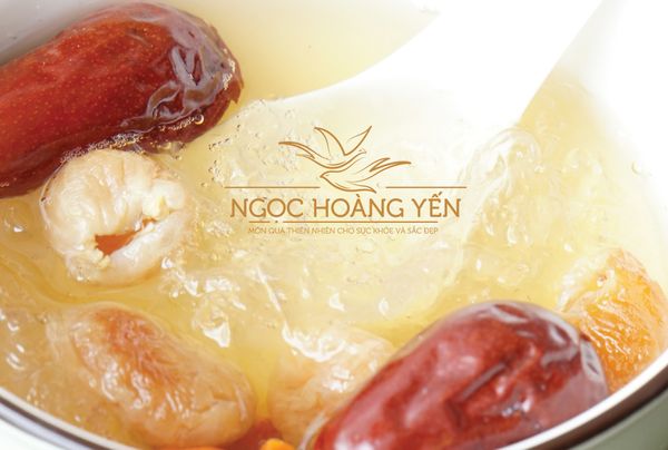 Yến chưng táo tàu nhãn nhục câu kỷ tử