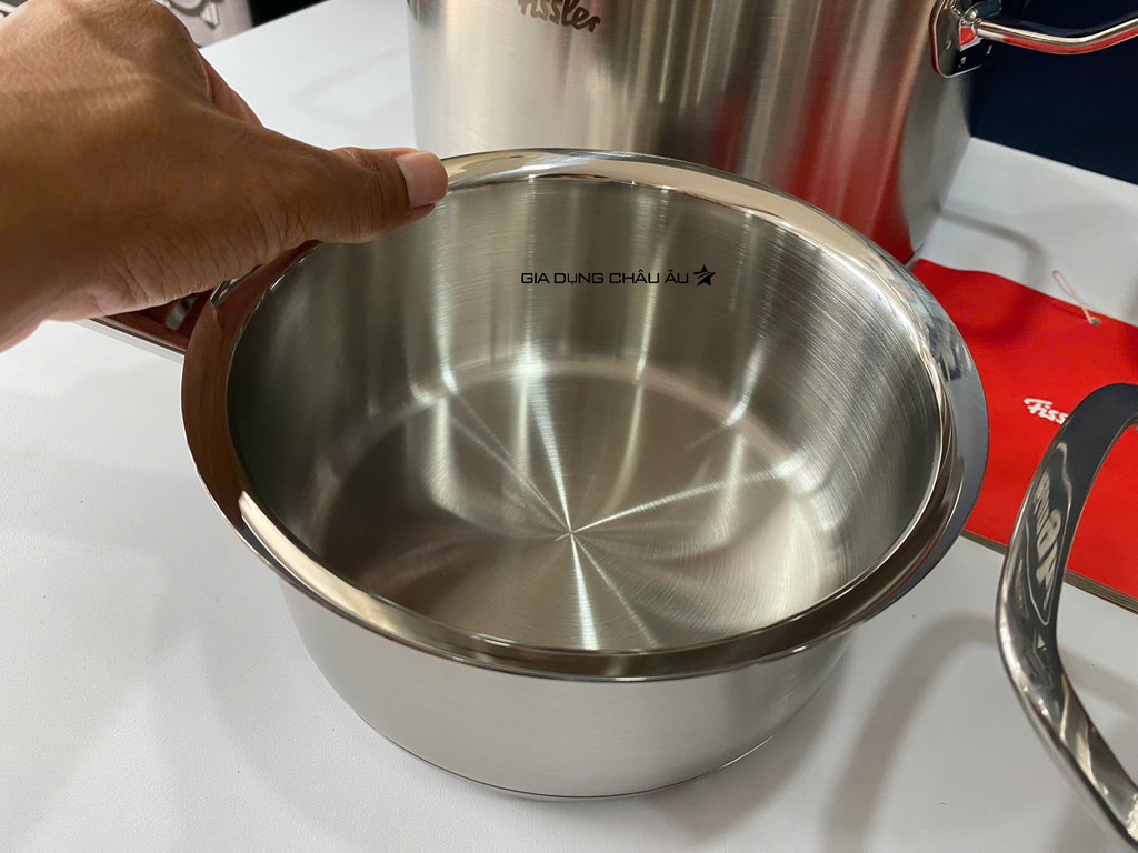thân bộ nồi inox fissler original pro 4 món được làm từ thép không gỉ cao cấp 18/10
