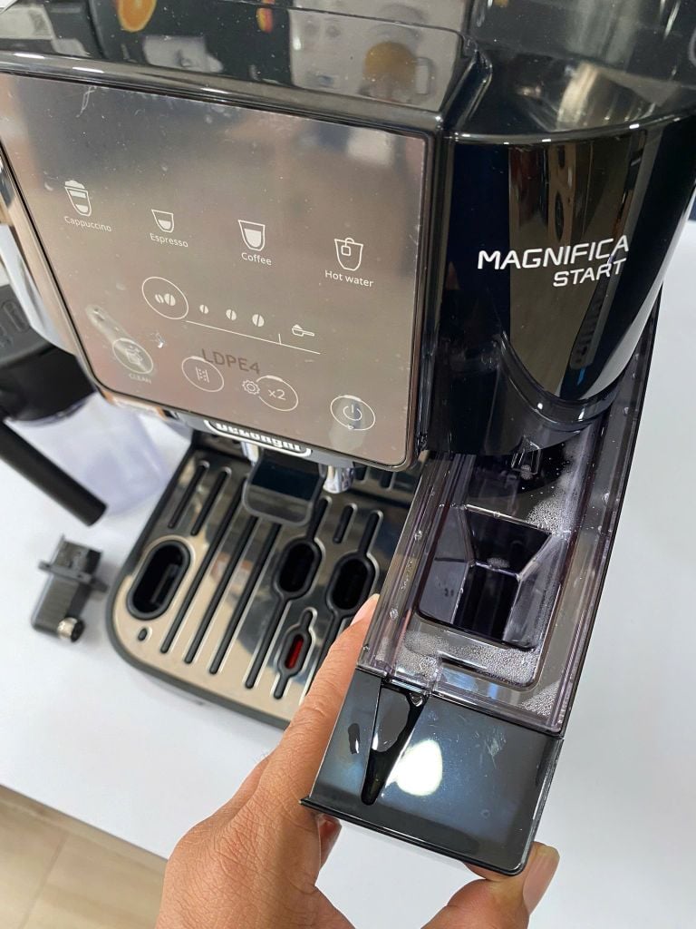 Máy pha cà phê quán delonghi ecam 220.60 b magnifica