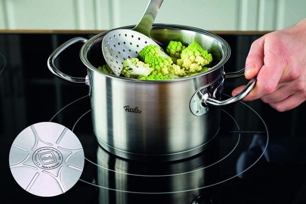 Công nghệ Cookstar độc quyền với đáy nồi 3 lớp – Sử dụng tốt với mọi loại bếp.
