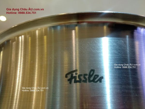 Vành nồi rộng và trơn của nồi cao cấp Fissler Hamburg giúp bạn dễ dàng chắt nước mà không lo nhỏ giọt