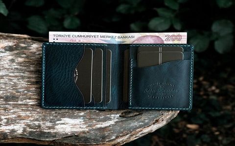 Bí Quyết Chọn Kích Thước Ví Nam Cầm Tay Chuẩn