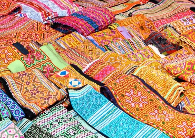 Vải thổ cẩm là gì? Đặc trưng màu sắc & hoa văn từng loại thổ cẩm – Natoli