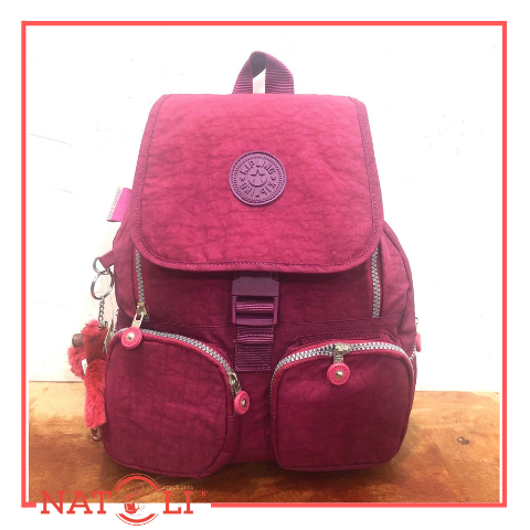 Giá balo kipling chính hãng cao hơn so với các sản phẩm trong nước