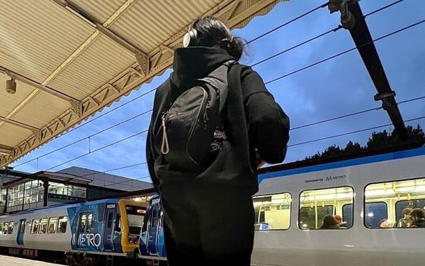 cách chọn balo đeo chéo