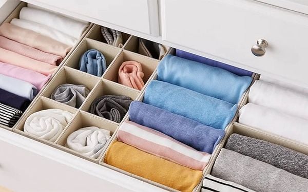 cách sắp xếp đồ đã gấp vào balo