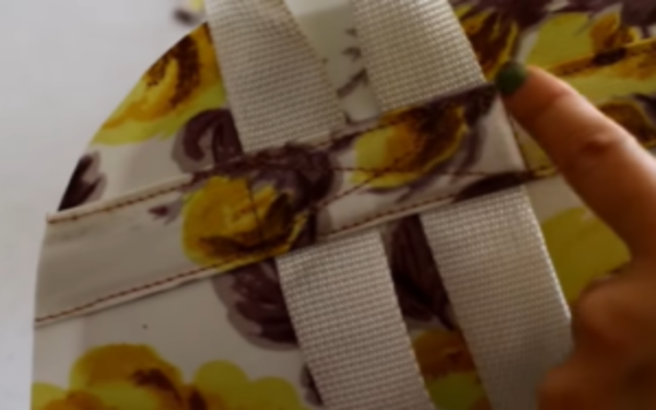 đường chỉ balo đeo chéo