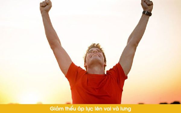 giảm áp lực trên vai và lưng khi mang balo mỏng nhẹ