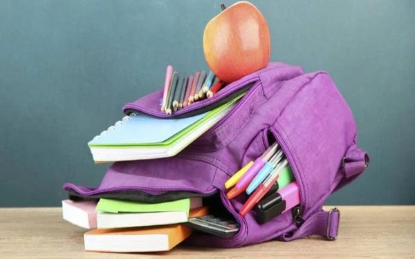 phân loại đồ trước khi xếp vào balo