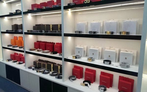 số tầng, kích thước kệ trưng bày ví