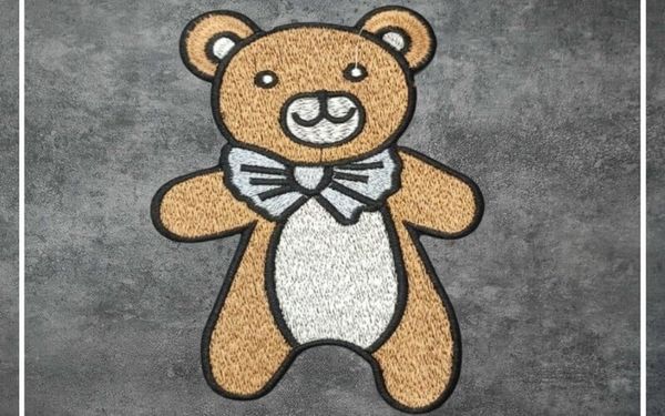 dán sticker vải ủi vào balo