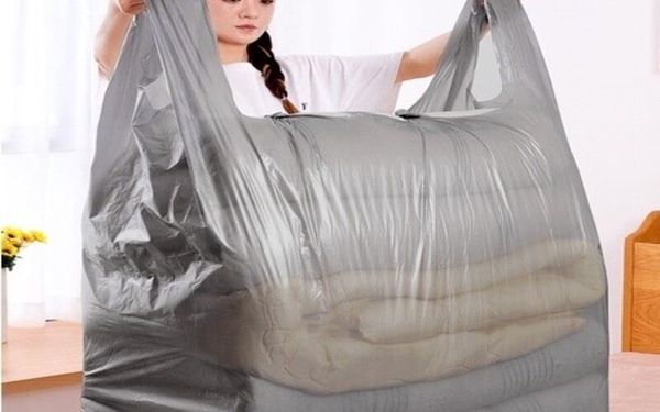 sử dụng túi đựng trước khi cho vào balo