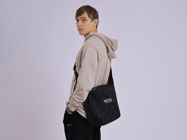 Túi đeo chéo laptop 13 inch tiện lợi đa năng, mang lại sự trẻ trung, năng động