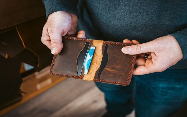 Ví Cầm Tay Phù Hợp