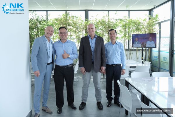 Bác Steffen và Rolf Leber Endress Hauser thăm NK Engineering (9)
