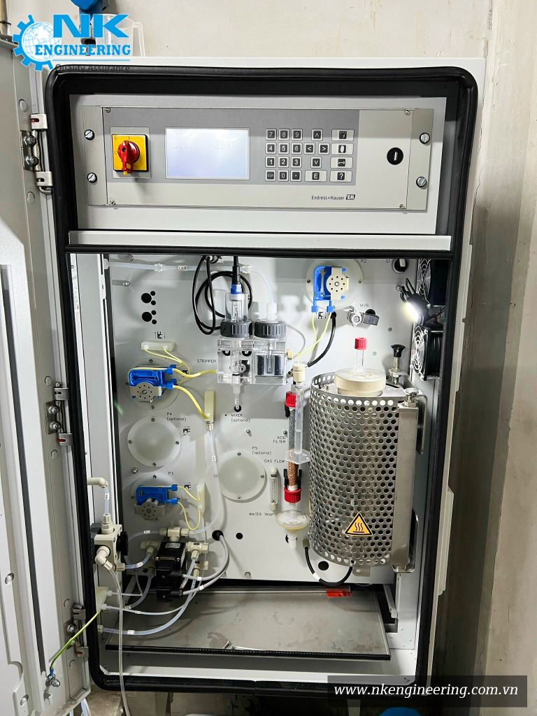 Commissioning Endress+Hauser CA72TOC liquid analysis equipment